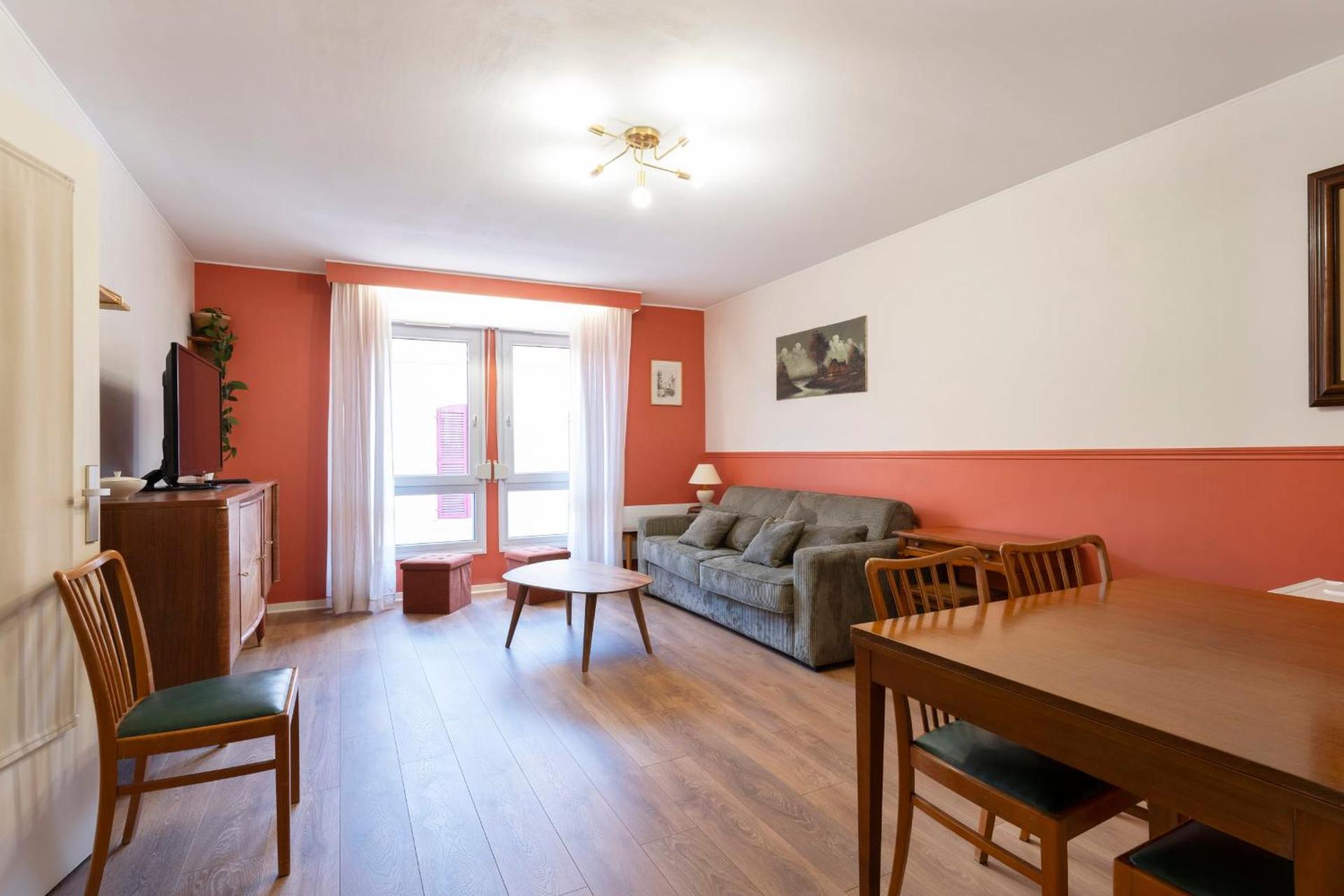 Le Taison d'Or with free parking include