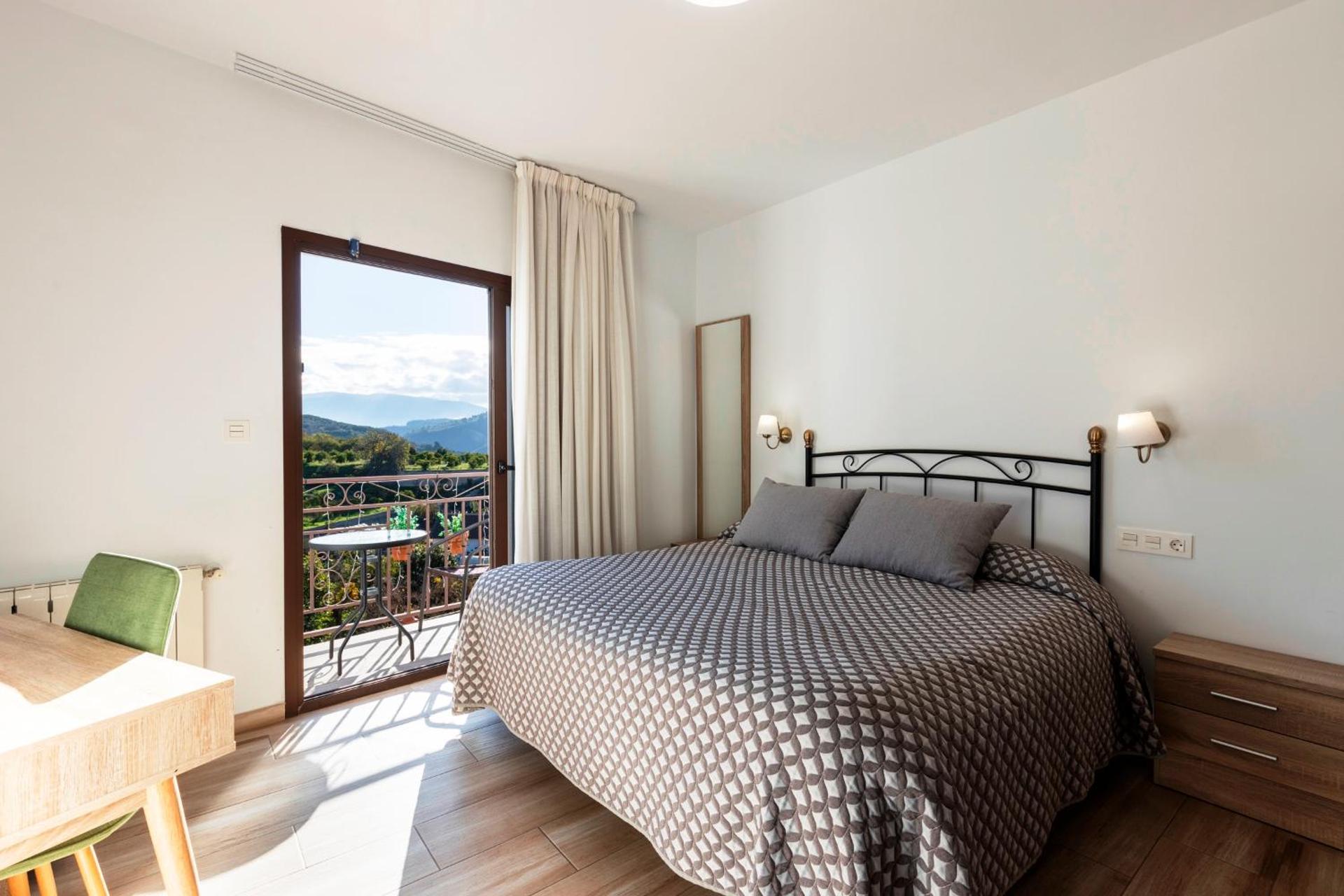 Hostal y Apartamento Rural Los Naranjos