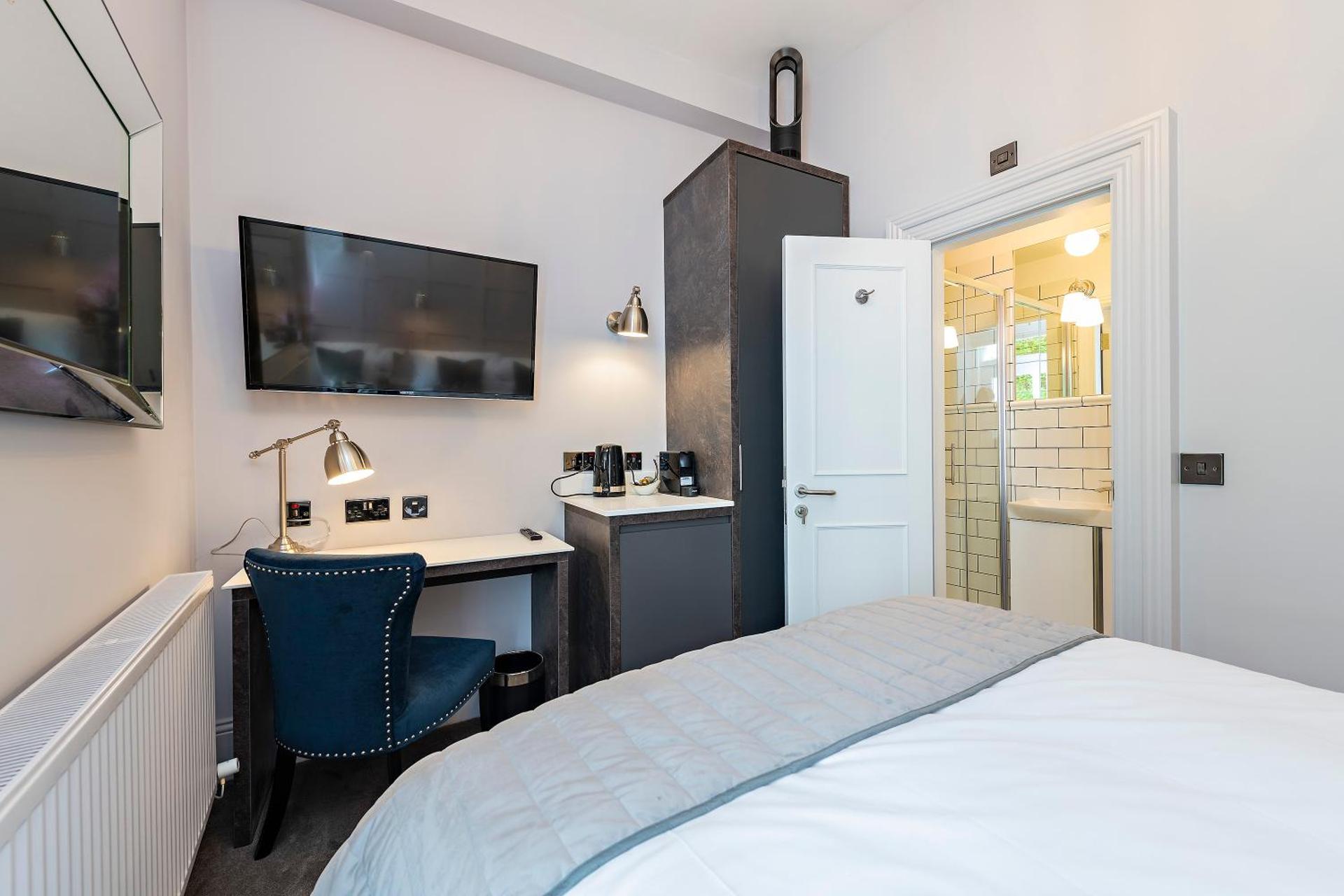 Charming Howth Marina Retreat