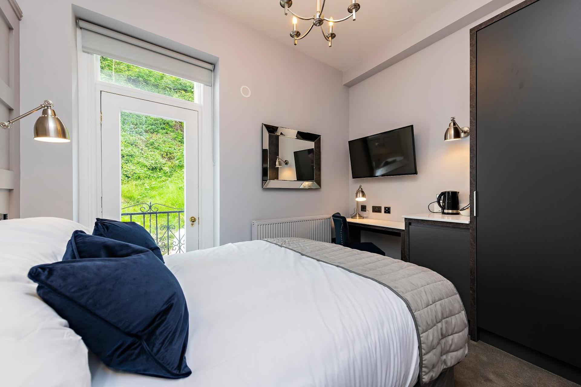 Charming Howth Marina Retreat