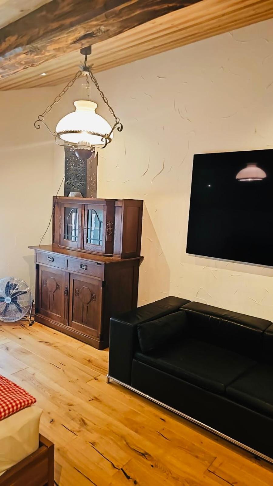 Cozy Alpine Apartment, 15 min to ski resort