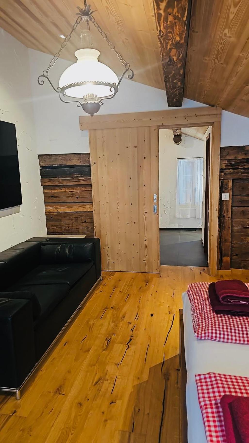 Cozy Alpine Apartment, 15 min to ski resort