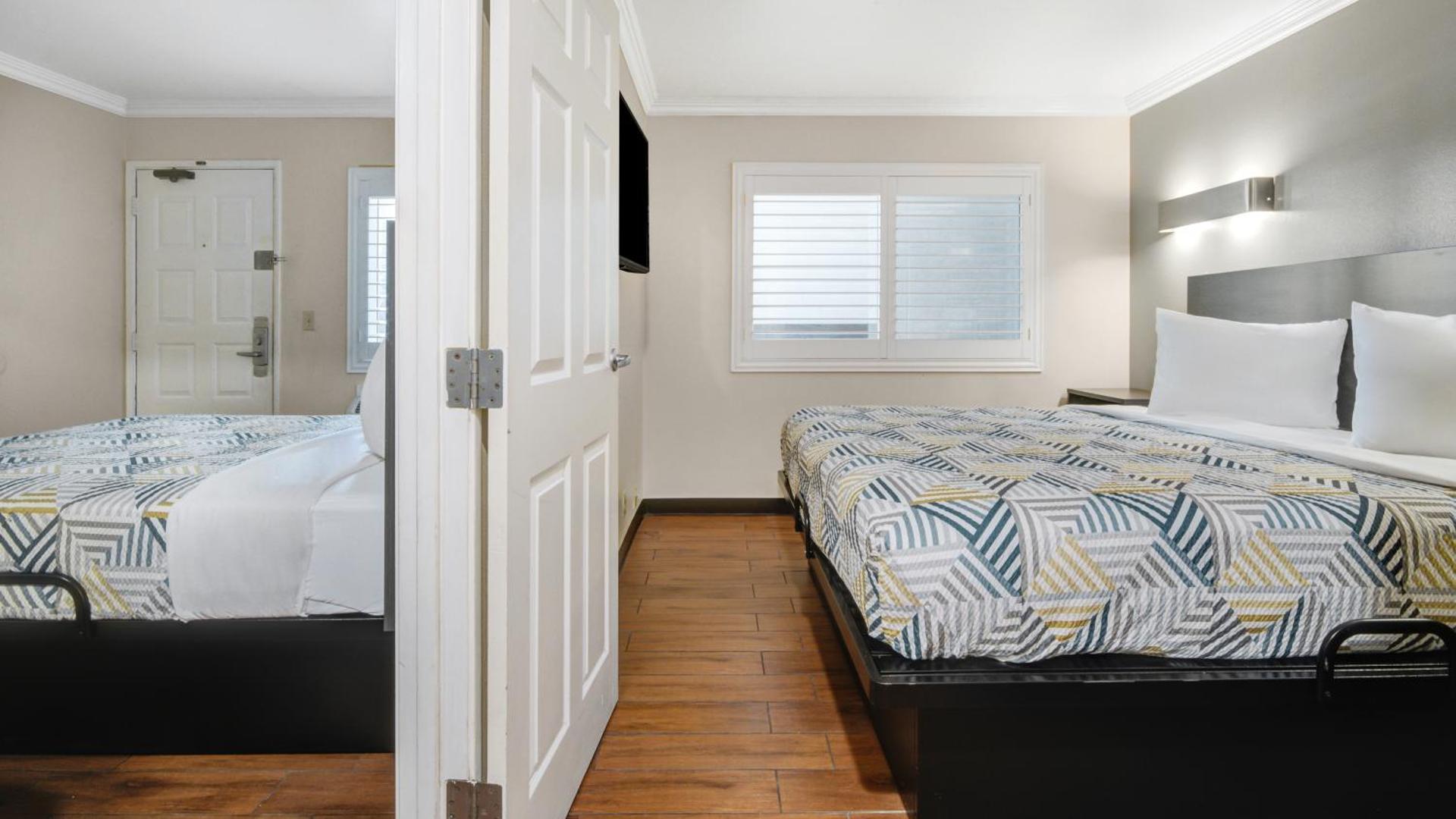 Queen Suite - Non-Smoking