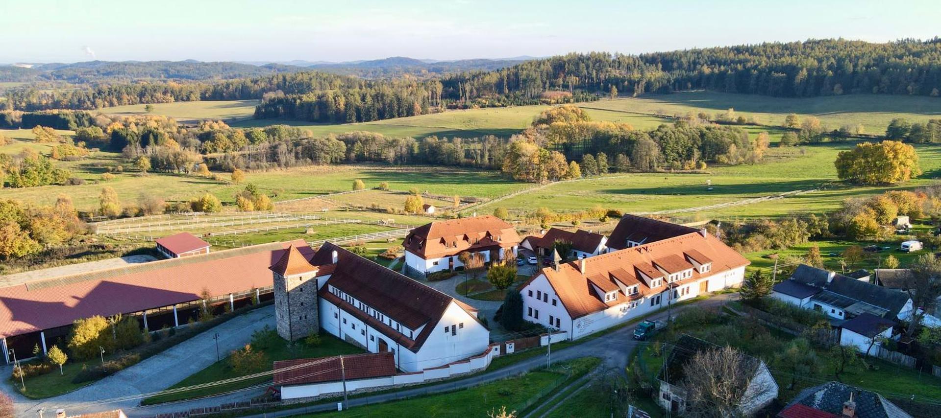 Hotelový a jezdecký areál Dvůr Krutěnice