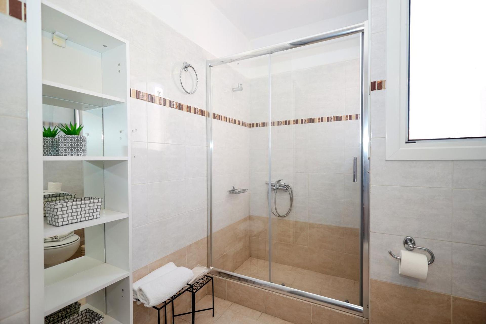 The heart of Aegina 4