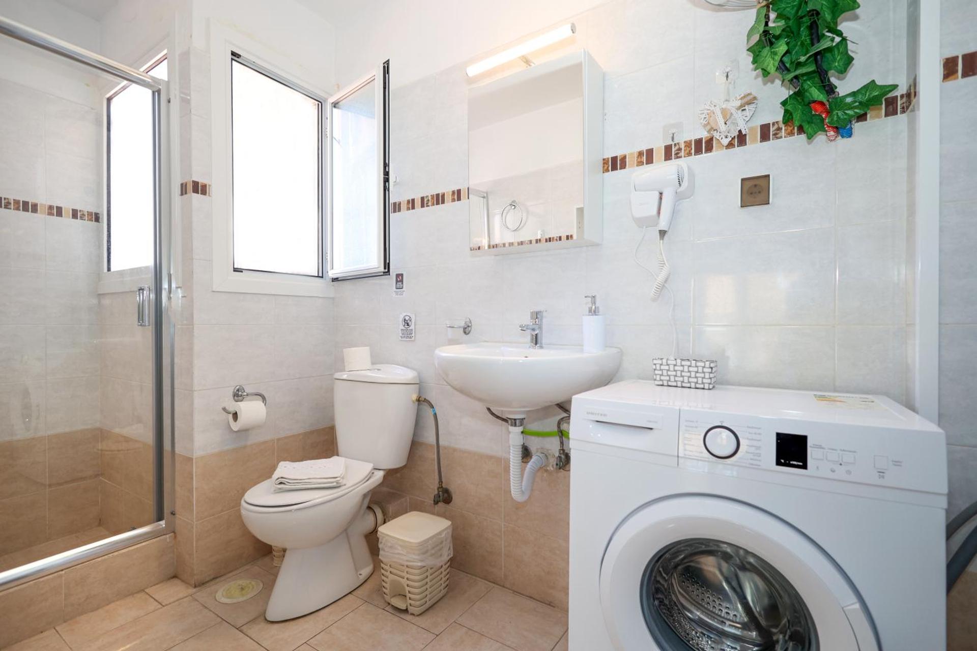 The heart of Aegina 4