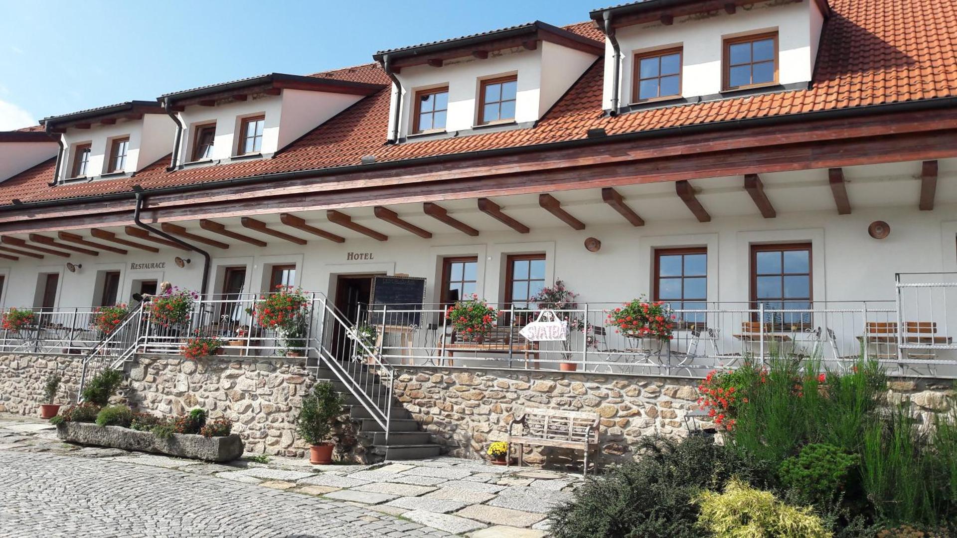 Hotelový a jezdecký areál Dvůr Krutěnice