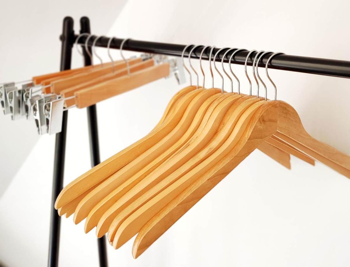 Flair Apartments 'FACHWERK & FLAIR' - Altstadt-Apartment 78 qm für Urlaub oder Geschäftsreise, Innenstadtlage, ruhig, modern, 900 m Bahnhof, 24 Std Check-in, WLAN, Streaming, Küche, Regendusche, 2 x Doppelbett, direkt am neuen Markt in der Altstadt