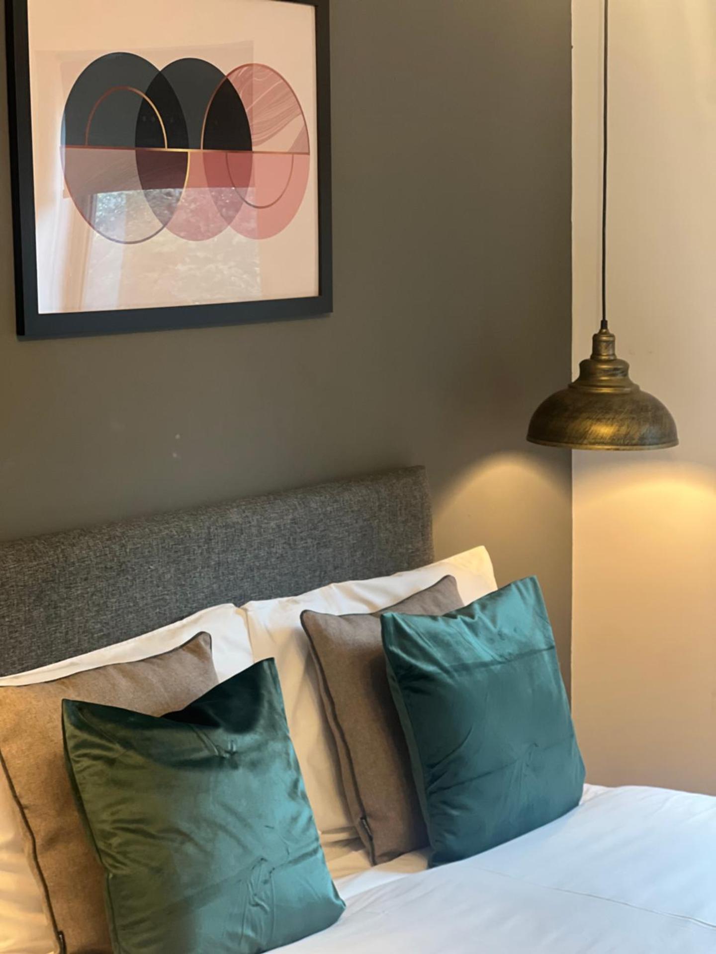 Winter Serviced 1 BED APARTMENT - Free WIFI - Free Parking - Smart TV