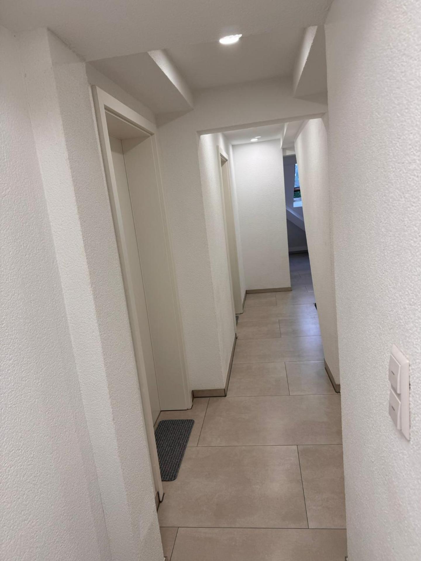 Traumhaft modernes Zimmer mit Doppelbett,,,,Gemeinschaftsbad und WC in 78554 Aldingen