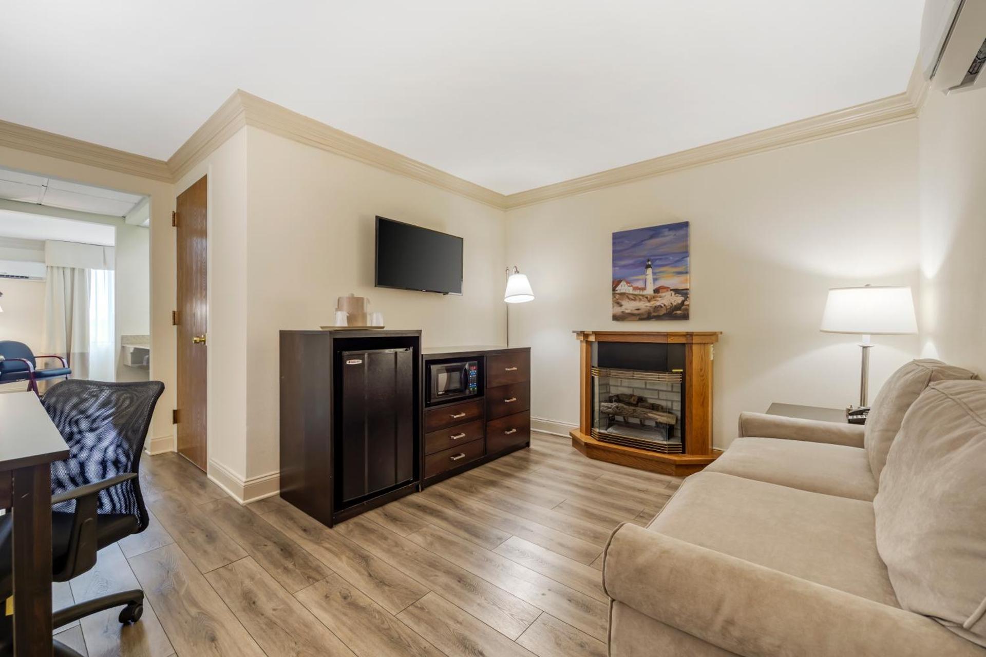 King Suite - Non-Smoking