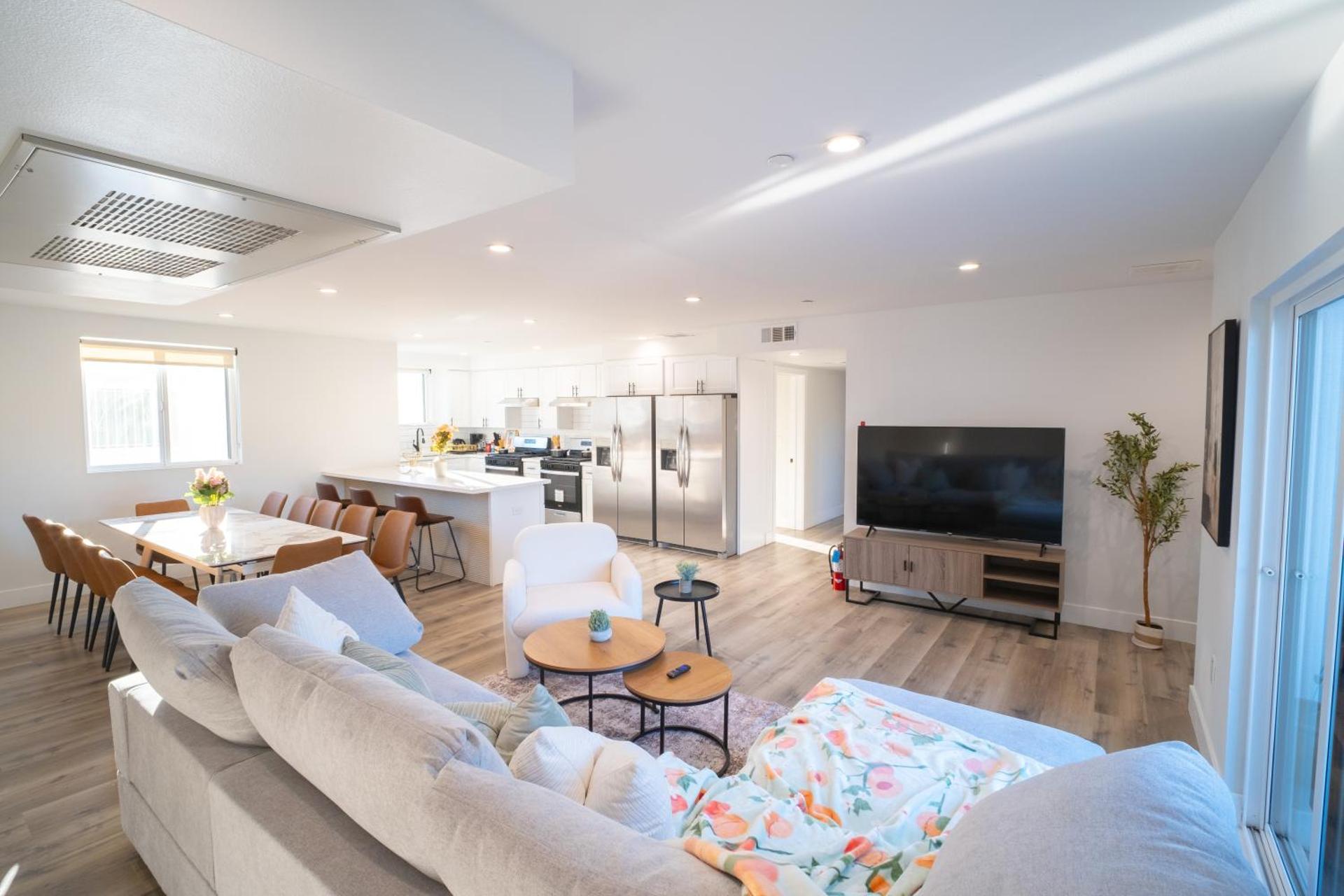 Communal lounge/ TV room