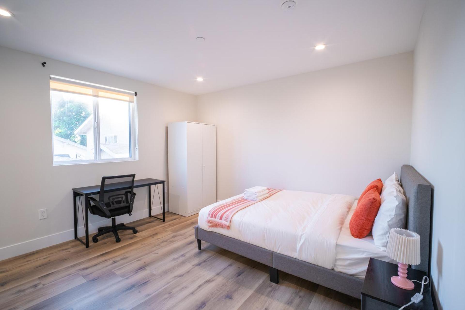 Modern Private Ensuite Room near USC