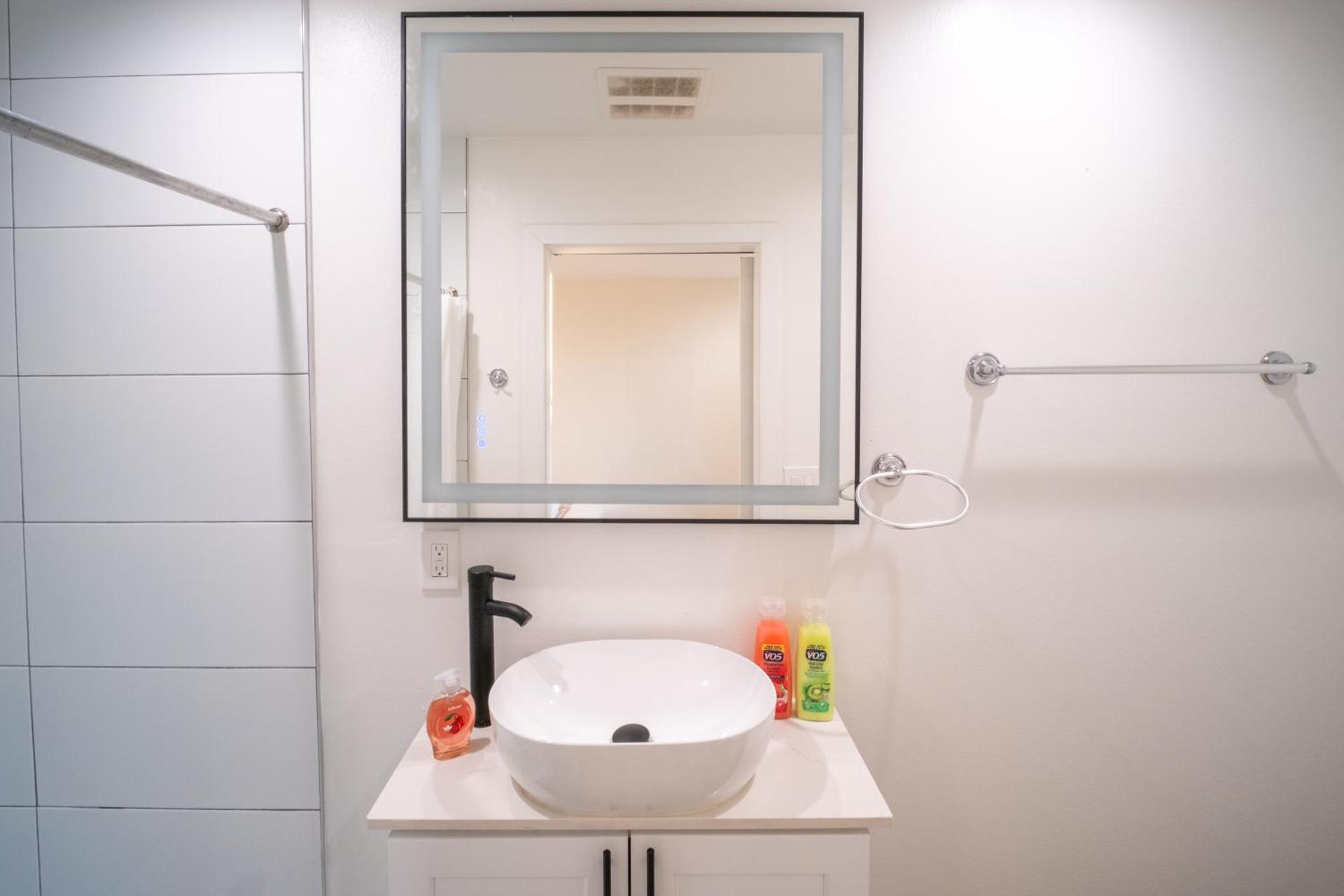 Modern Private Ensuite Room near USC