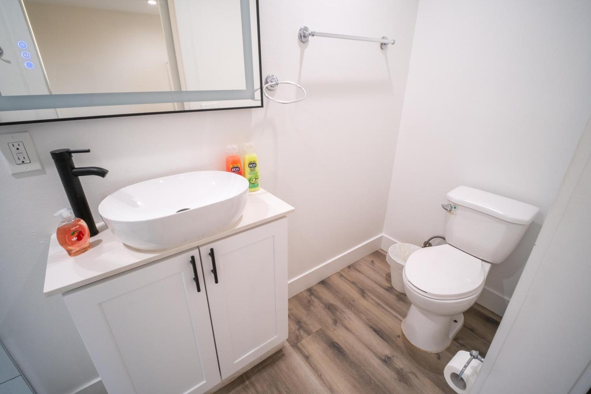 Modern Private Ensuite Room near USC