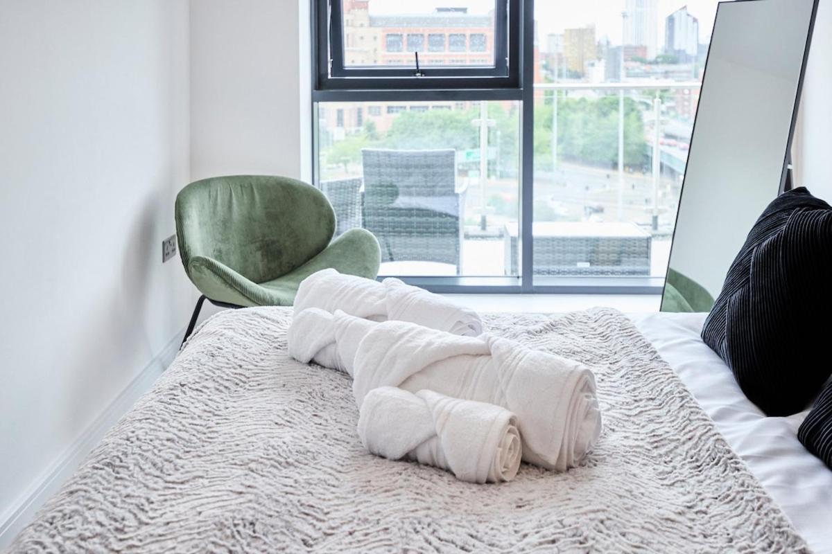 Leeds City Centre Luxury Penthouse with Private Terrace