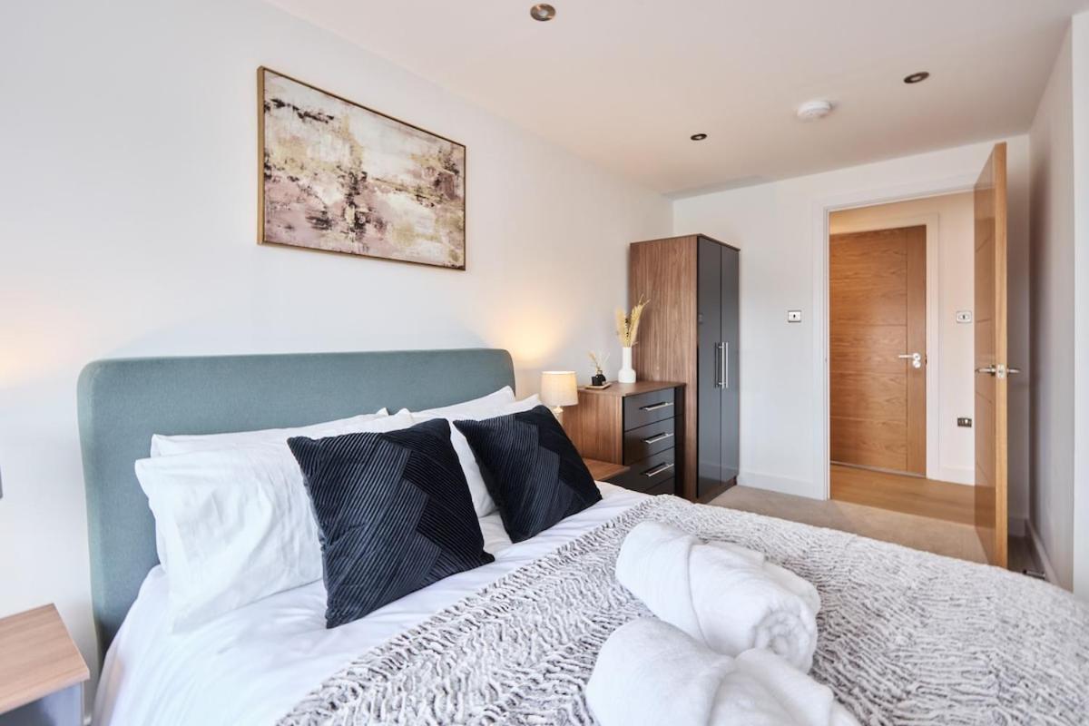 Leeds City Centre Luxury Penthouse with Private Terrace