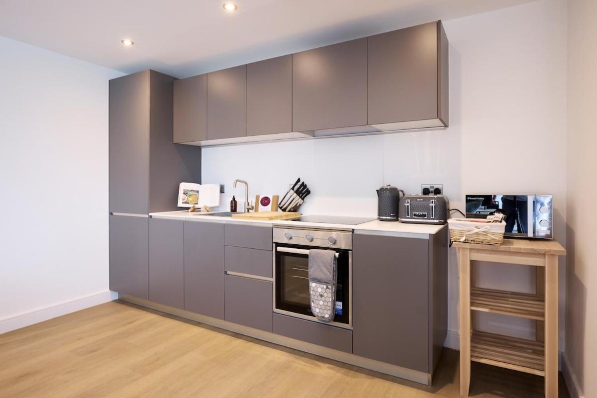 Leeds City Centre Luxury Penthouse with Private Terrace