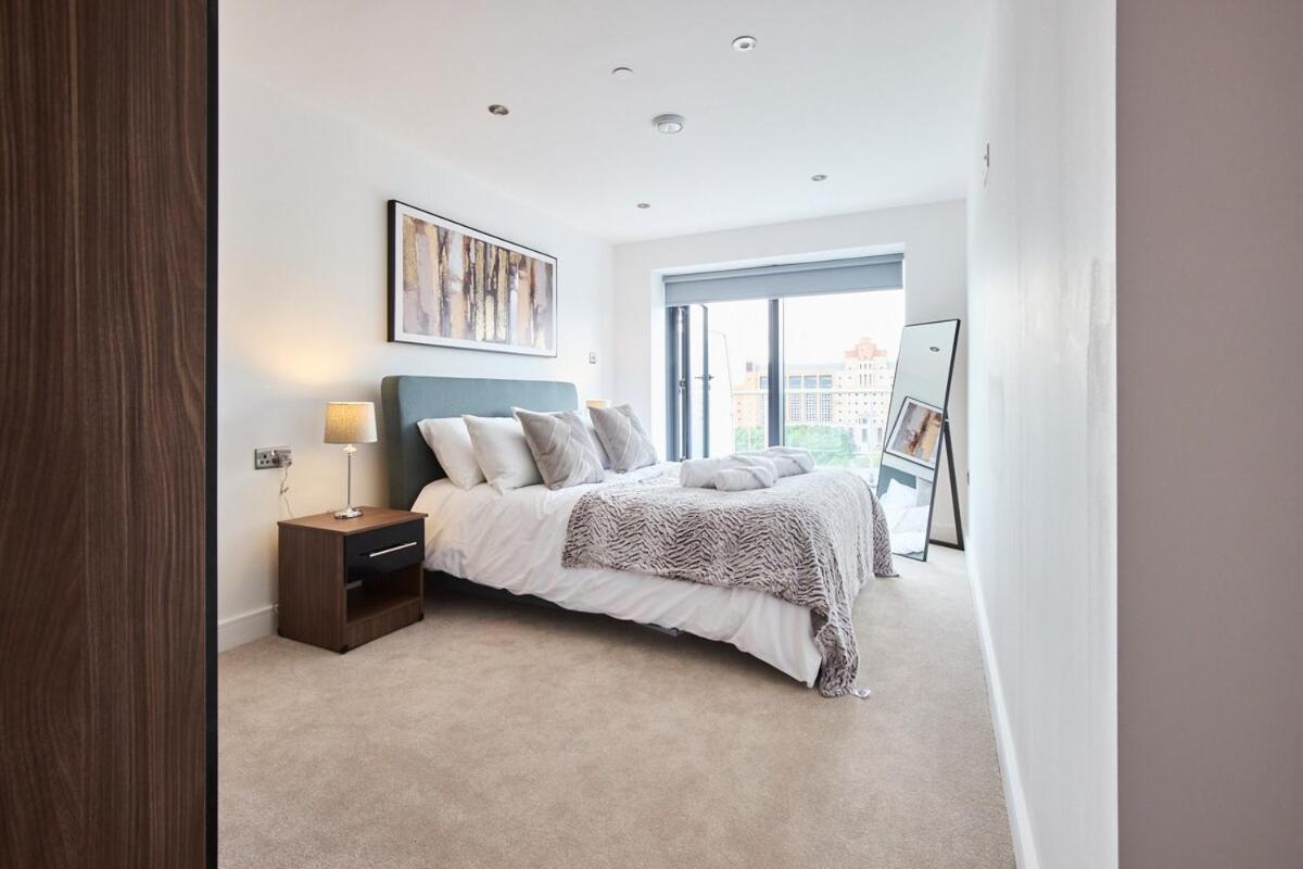 Leeds City Centre Luxury Penthouse with Private Terrace