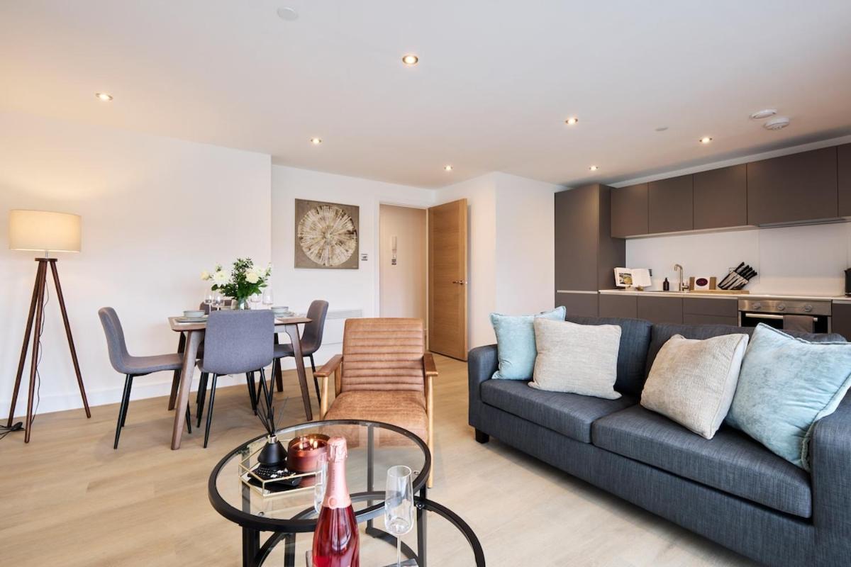 Leeds City Centre Luxury Penthouse with Private Terrace