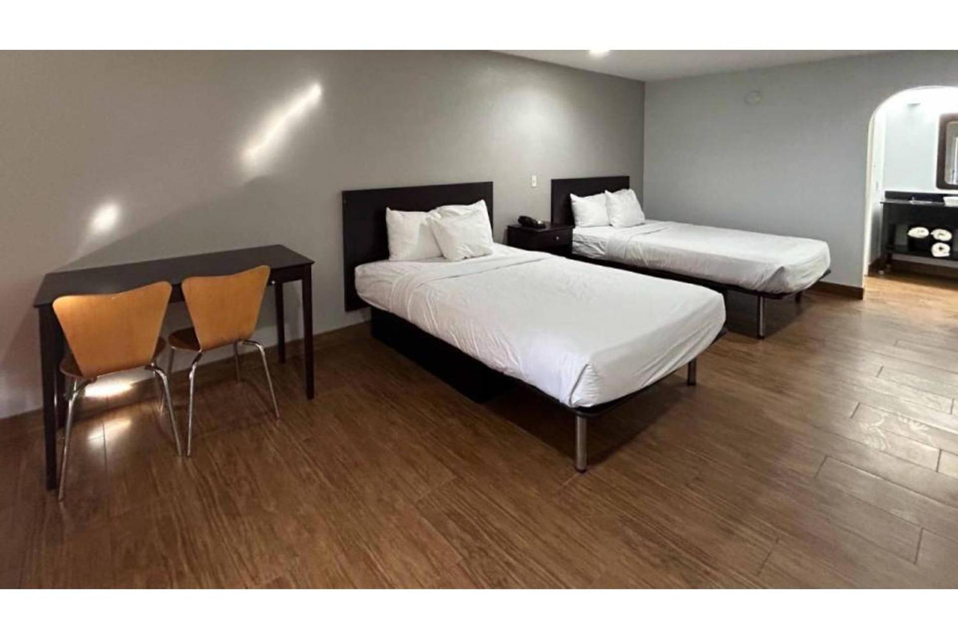 Queen Room with Two Queen Beds - Smoking