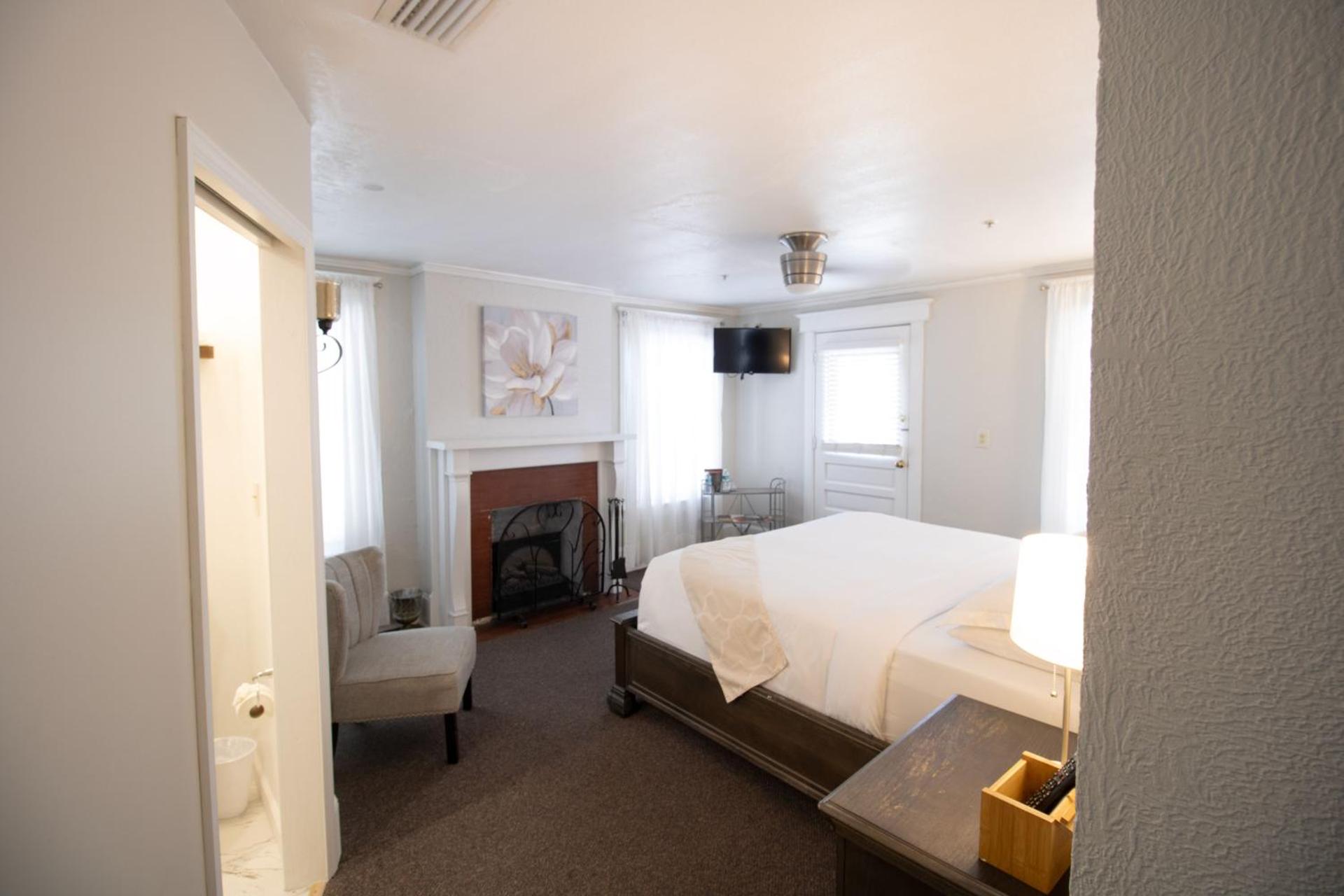 Inn on Charlotte Boutique Hotel