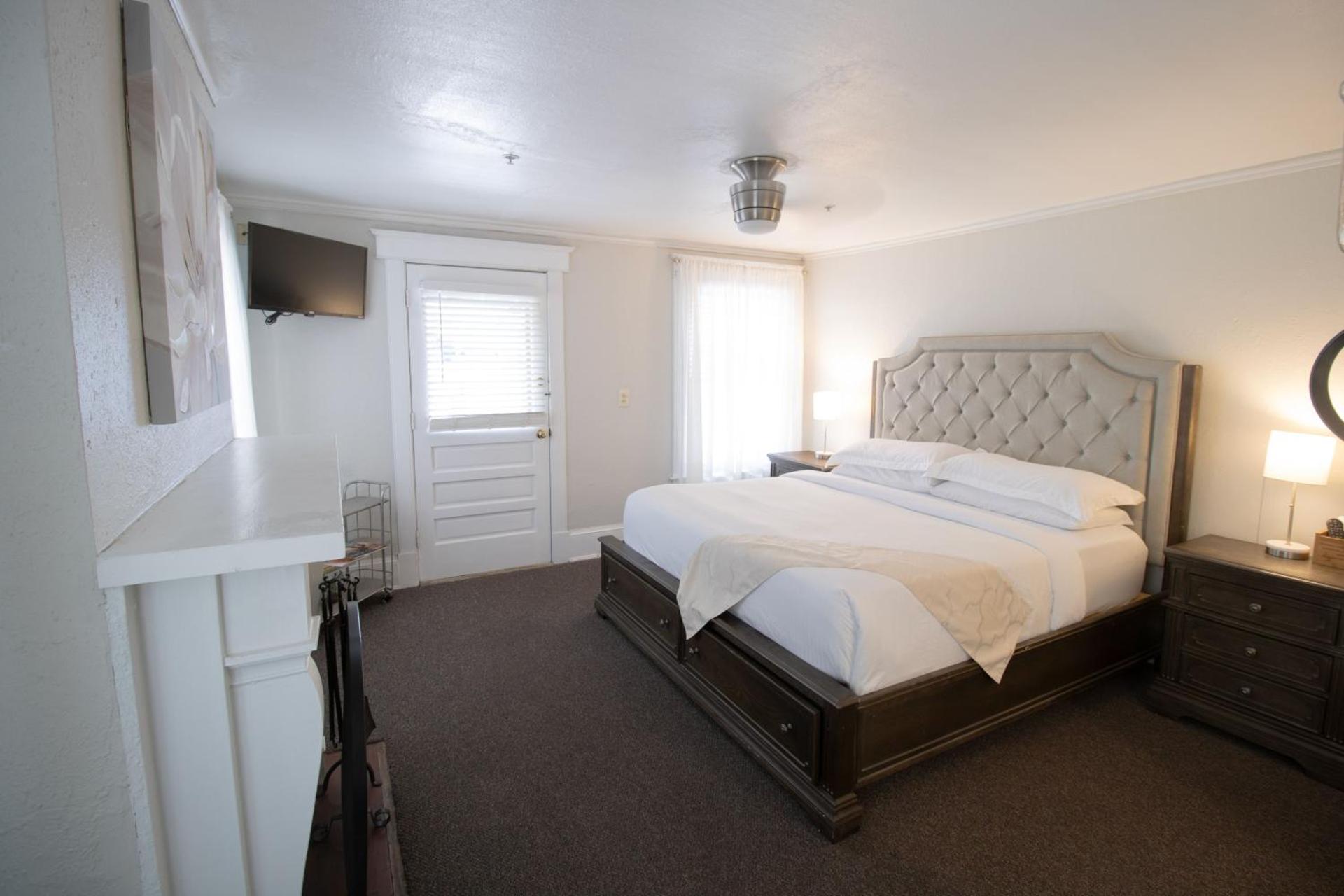 Inn on Charlotte Boutique Hotel