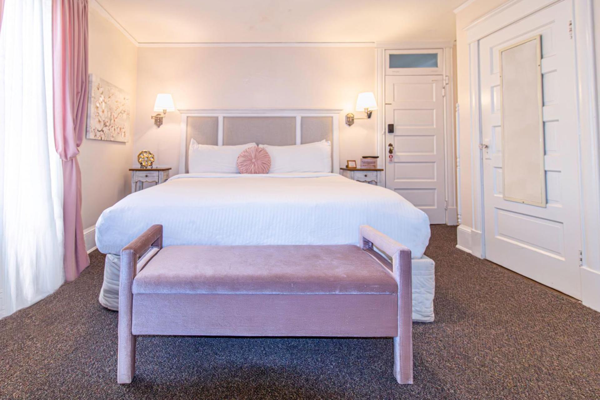 Inn on Charlotte Boutique Hotel