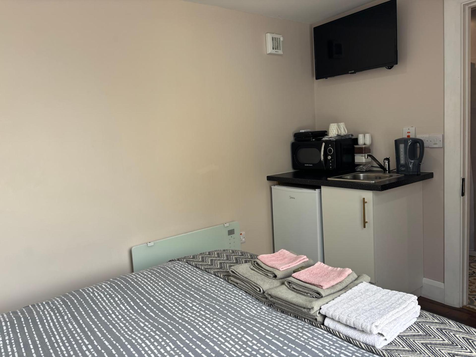 Private Detached Small Bedroom and Bathroom Only- This is not an apartment- No clothes storage- no cooking facilities