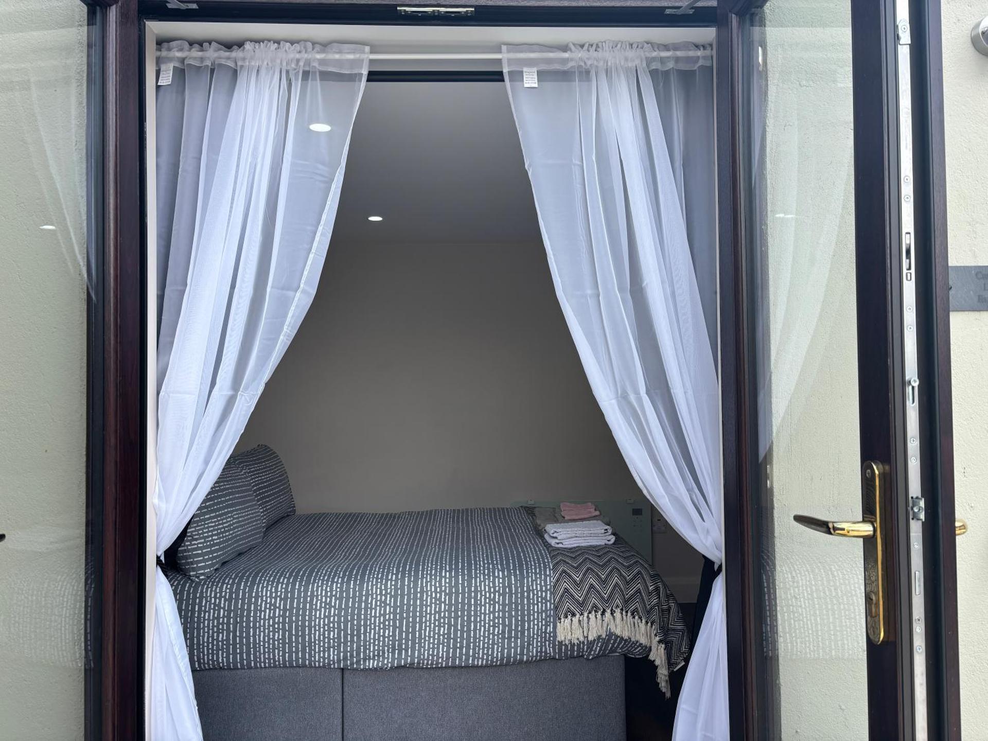 Private Detached Small Bedroom and Bathroom Only- This is not an apartment- No clothes storage- no cooking facilities