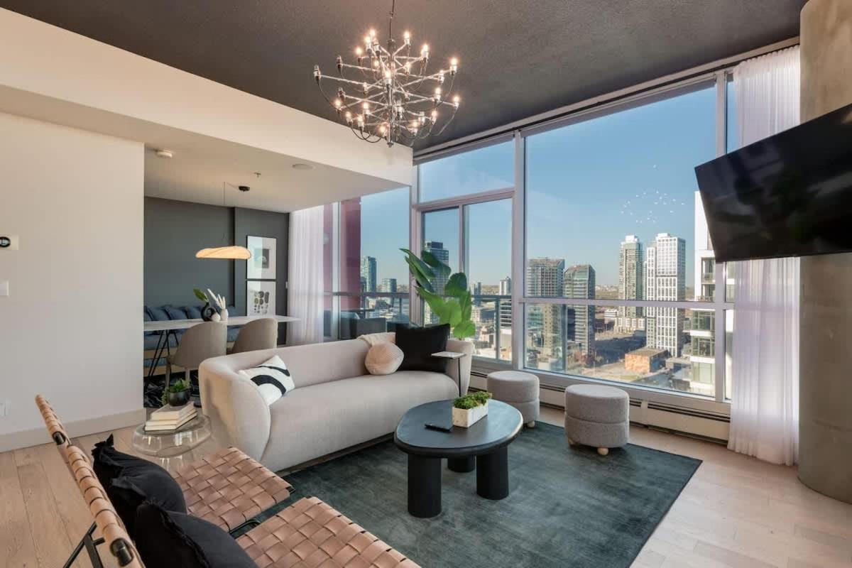 2 Storey Penthouse Panoramic Views Parking Stampede