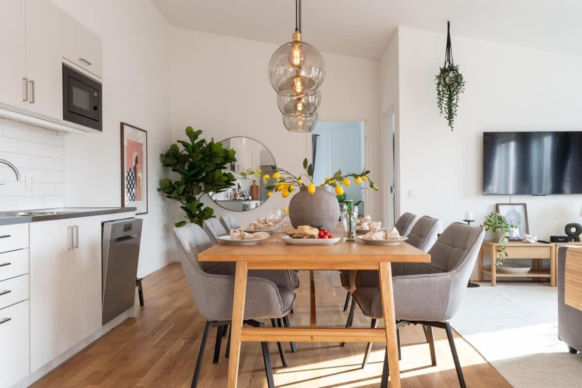 Youthful 3BR Flat with Balcony and Hobby Game Board