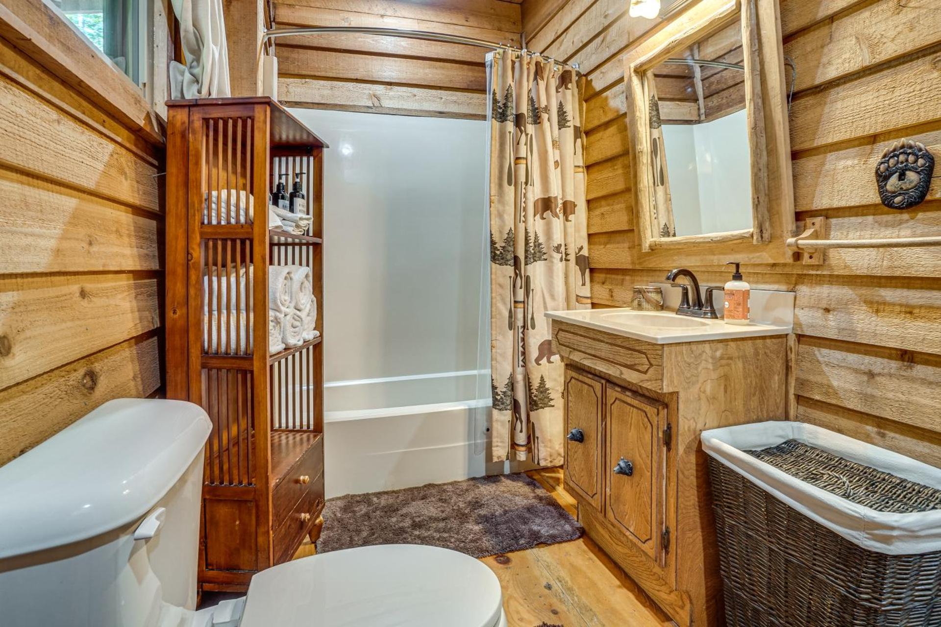 Helen Area Rustic Retreat about 5 Miles to Main Street