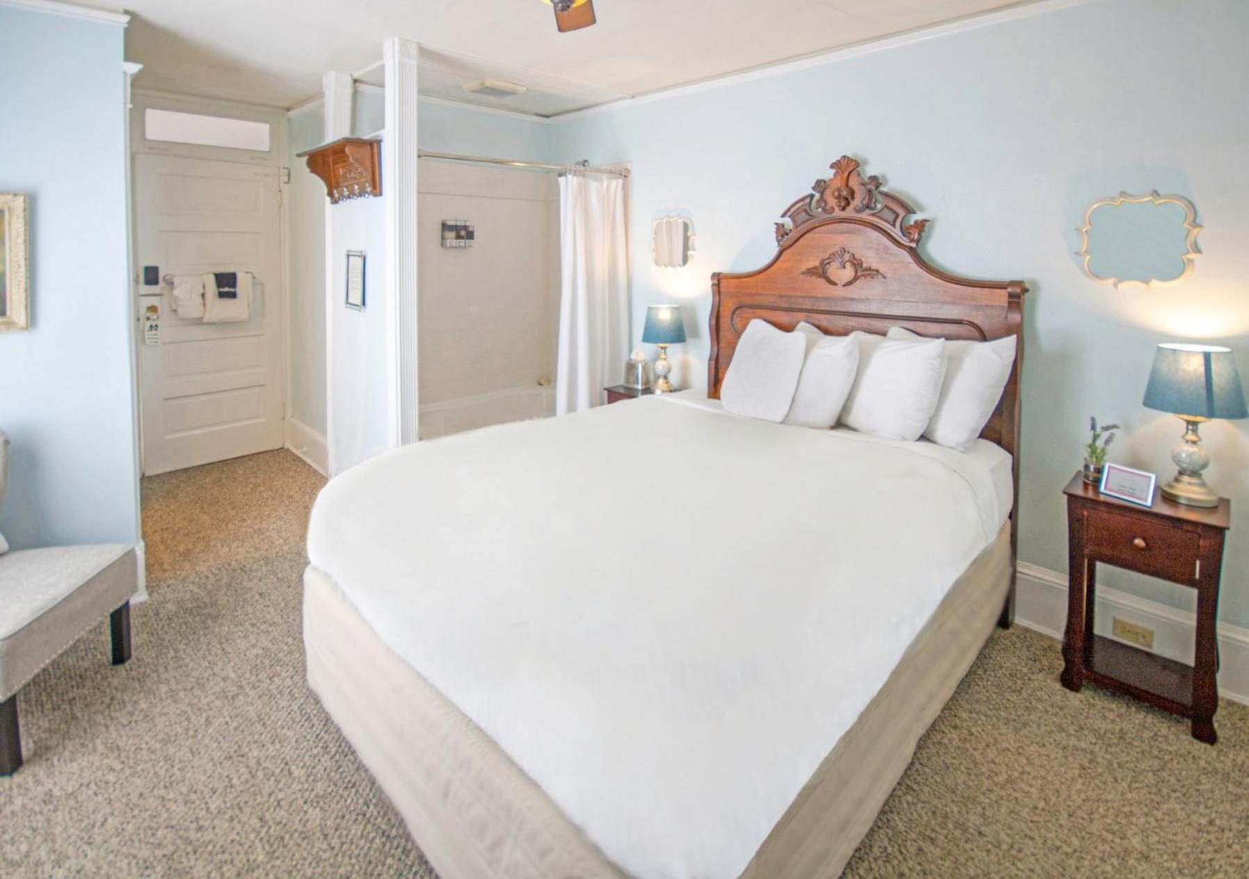 Inn on Charlotte Boutique Hotel