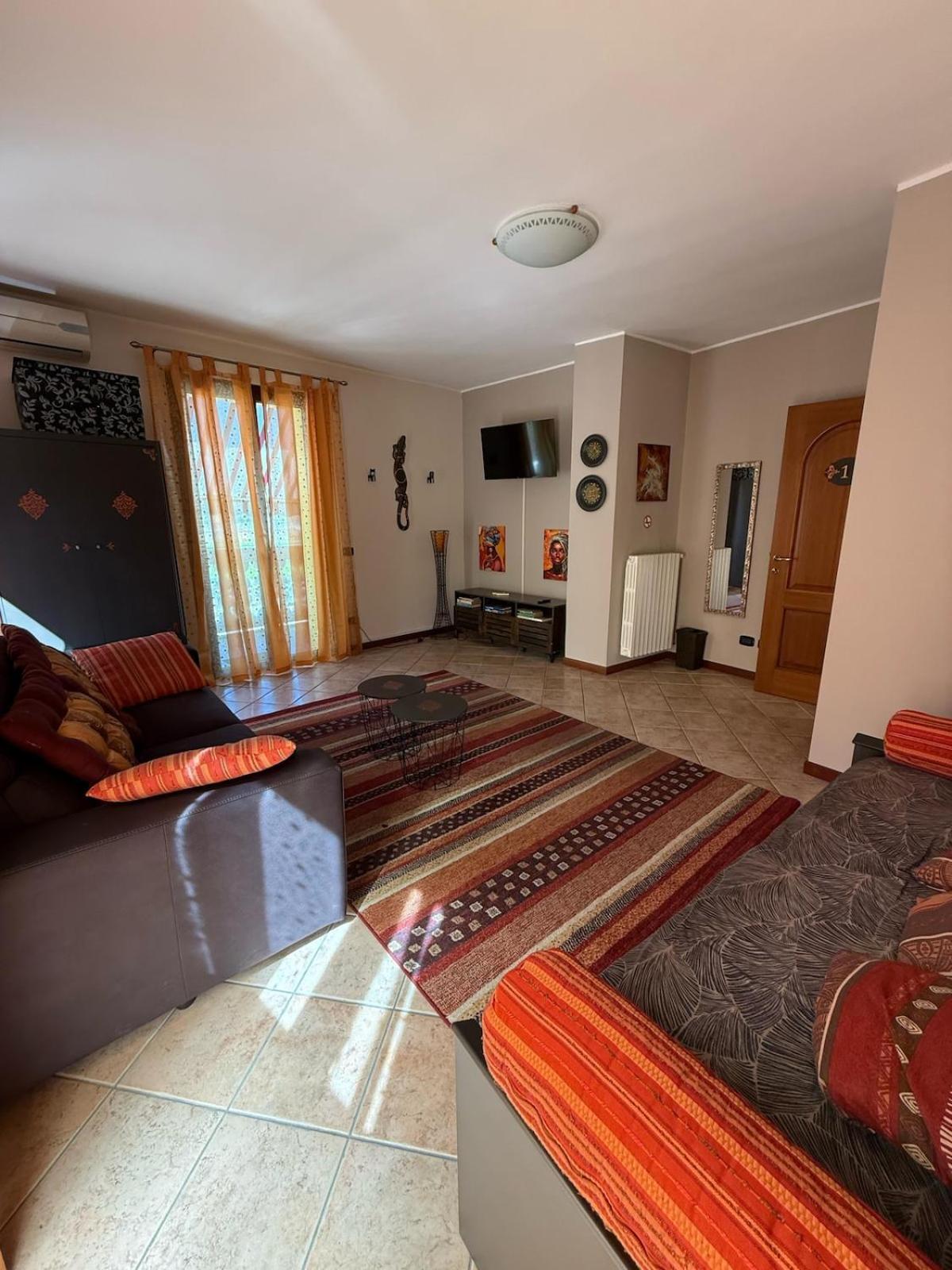 Communal lounge/ TV room