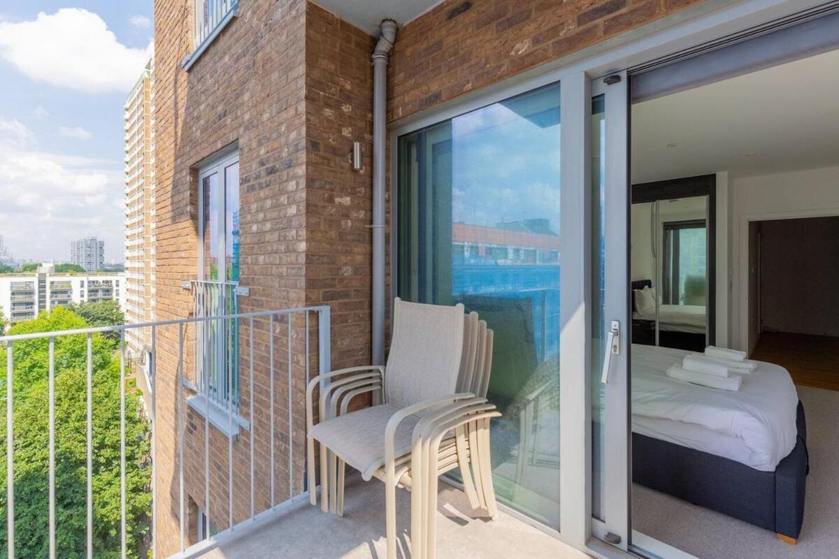 Stylish 2 Bed Flat in Battersea - Private Balcony