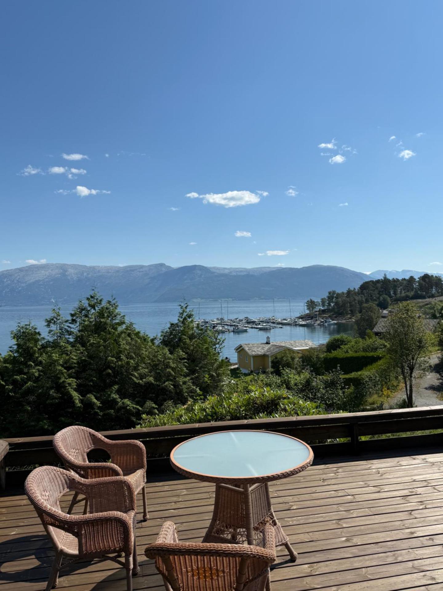 4 bedroom room House in Beautiful Strandebarm