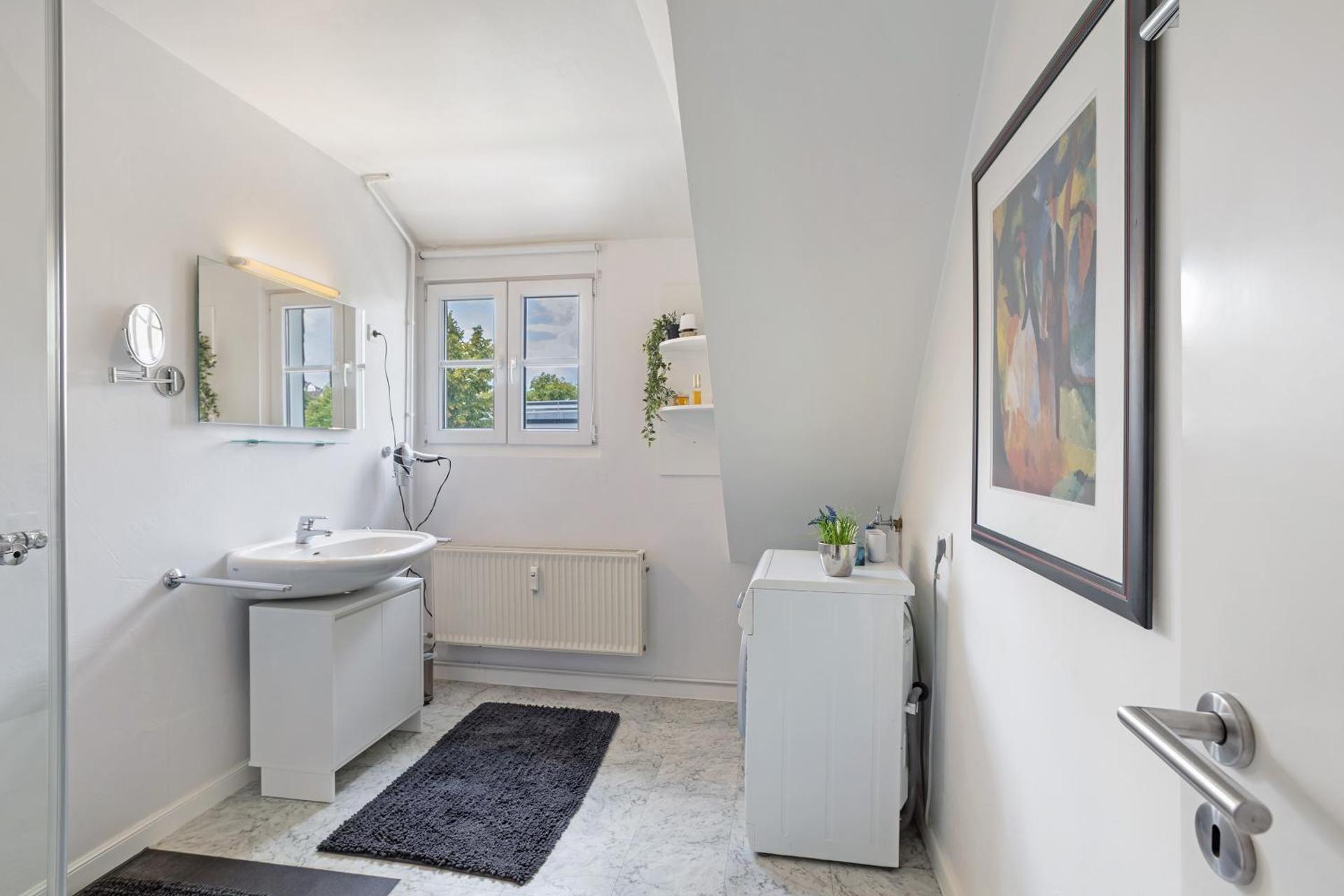 Schöne Dachgeschoss Wohnung