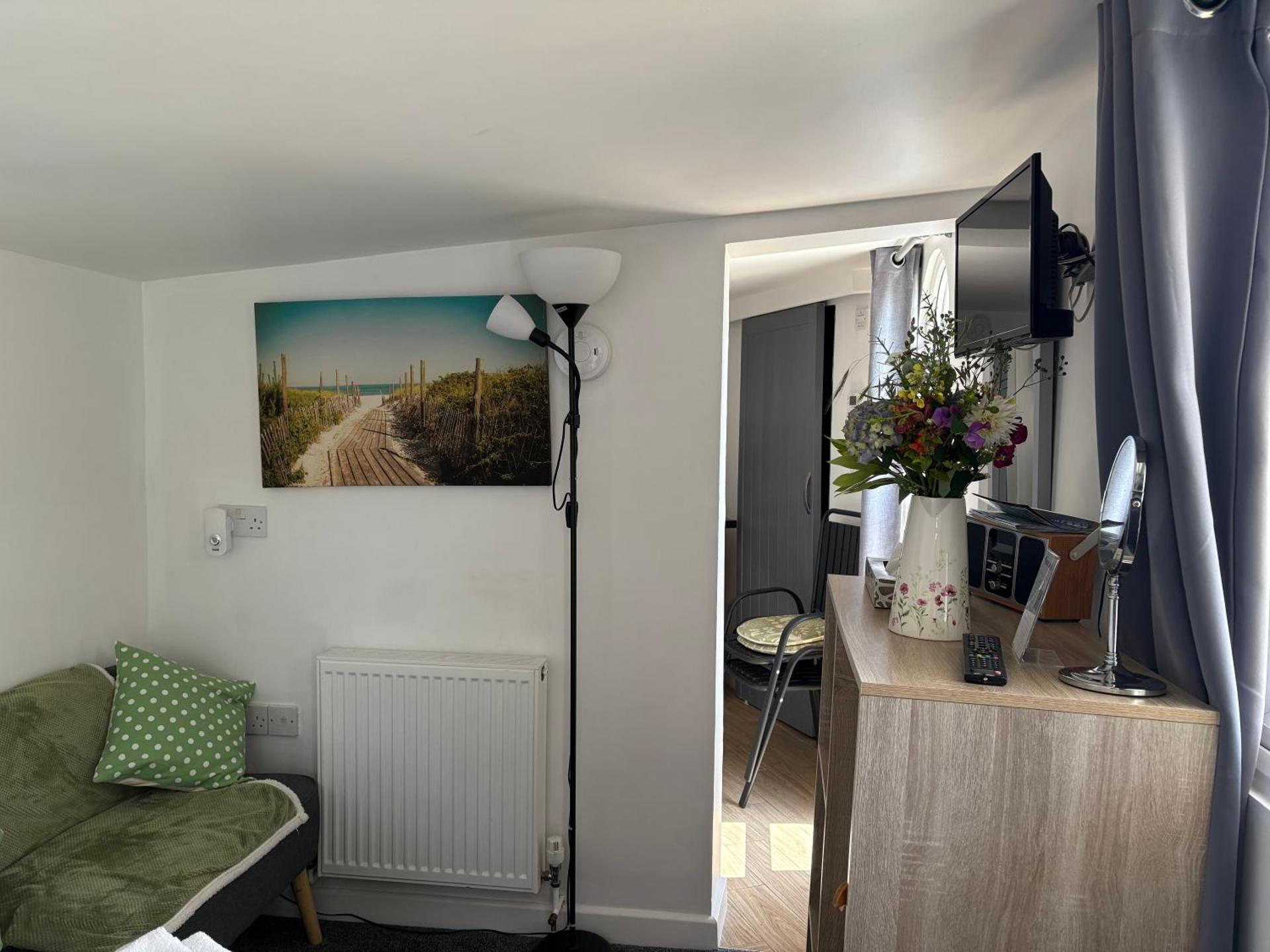 Cosy Cabin for Two with Lovely Countryside Views, Near Kingsbridge