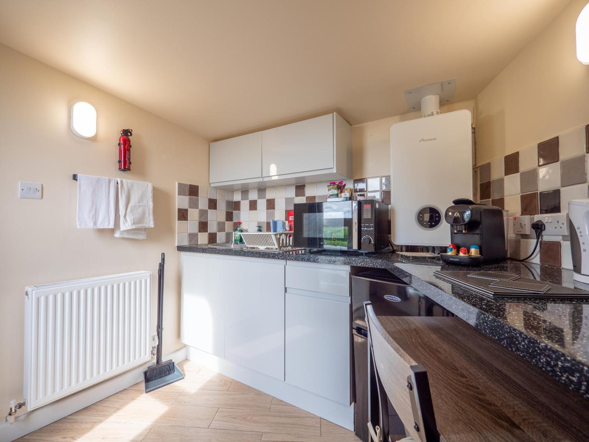 Cosy Cabin for Two with Lovely Countryside Views, Near Kingsbridge