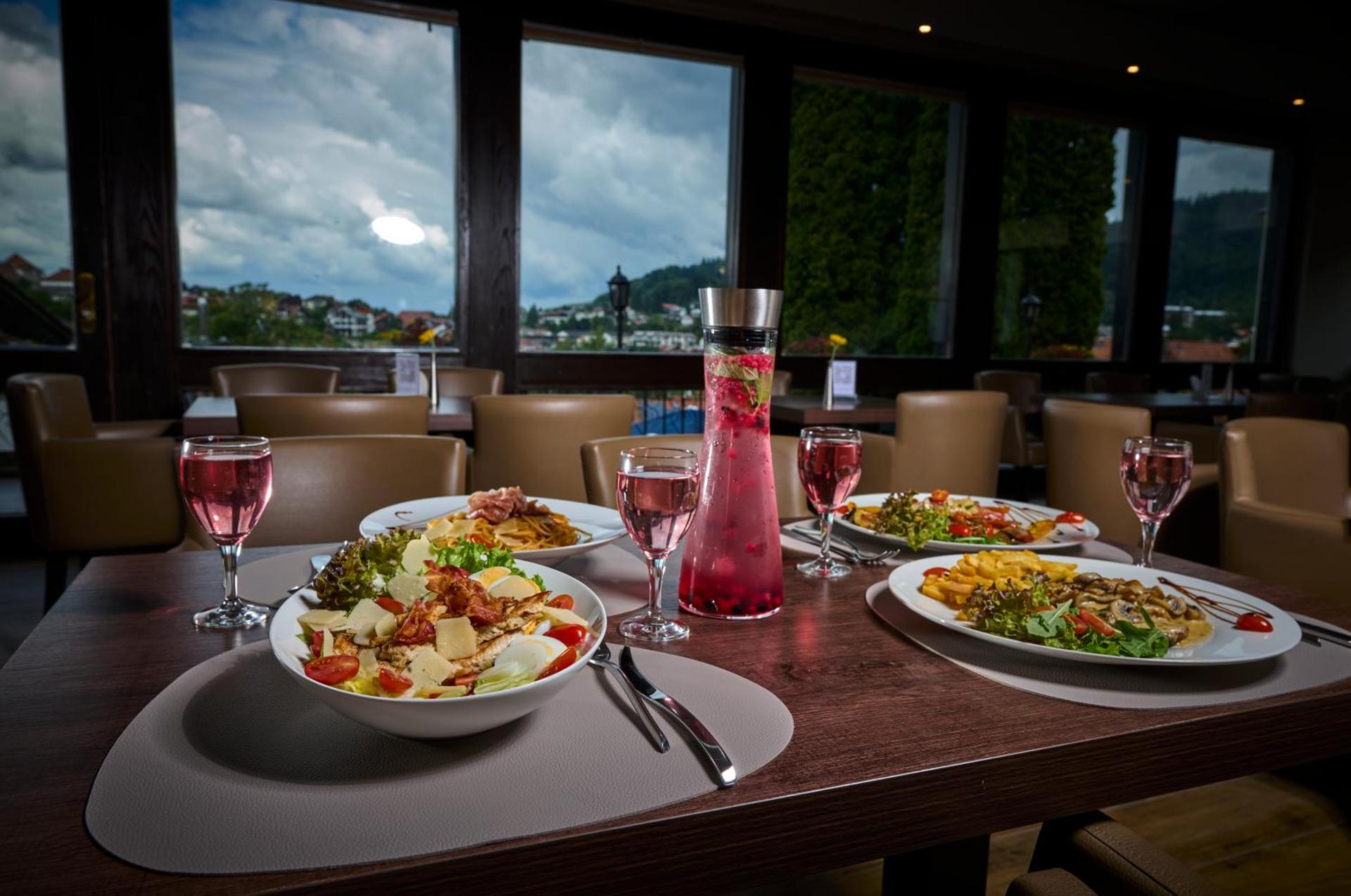 Restaurant/places to eat