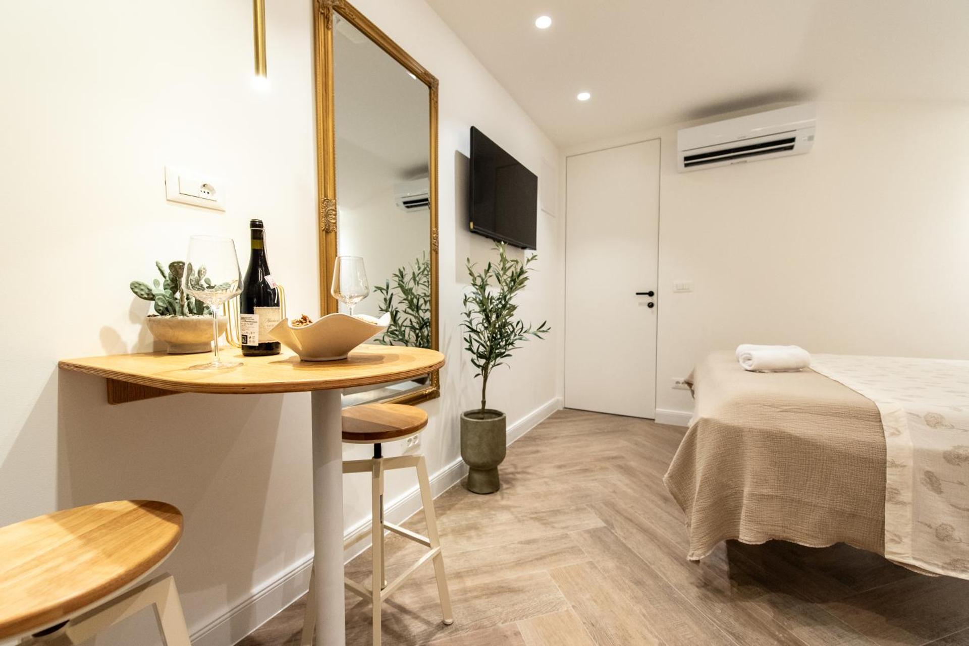 Rooms & Apartment Laura