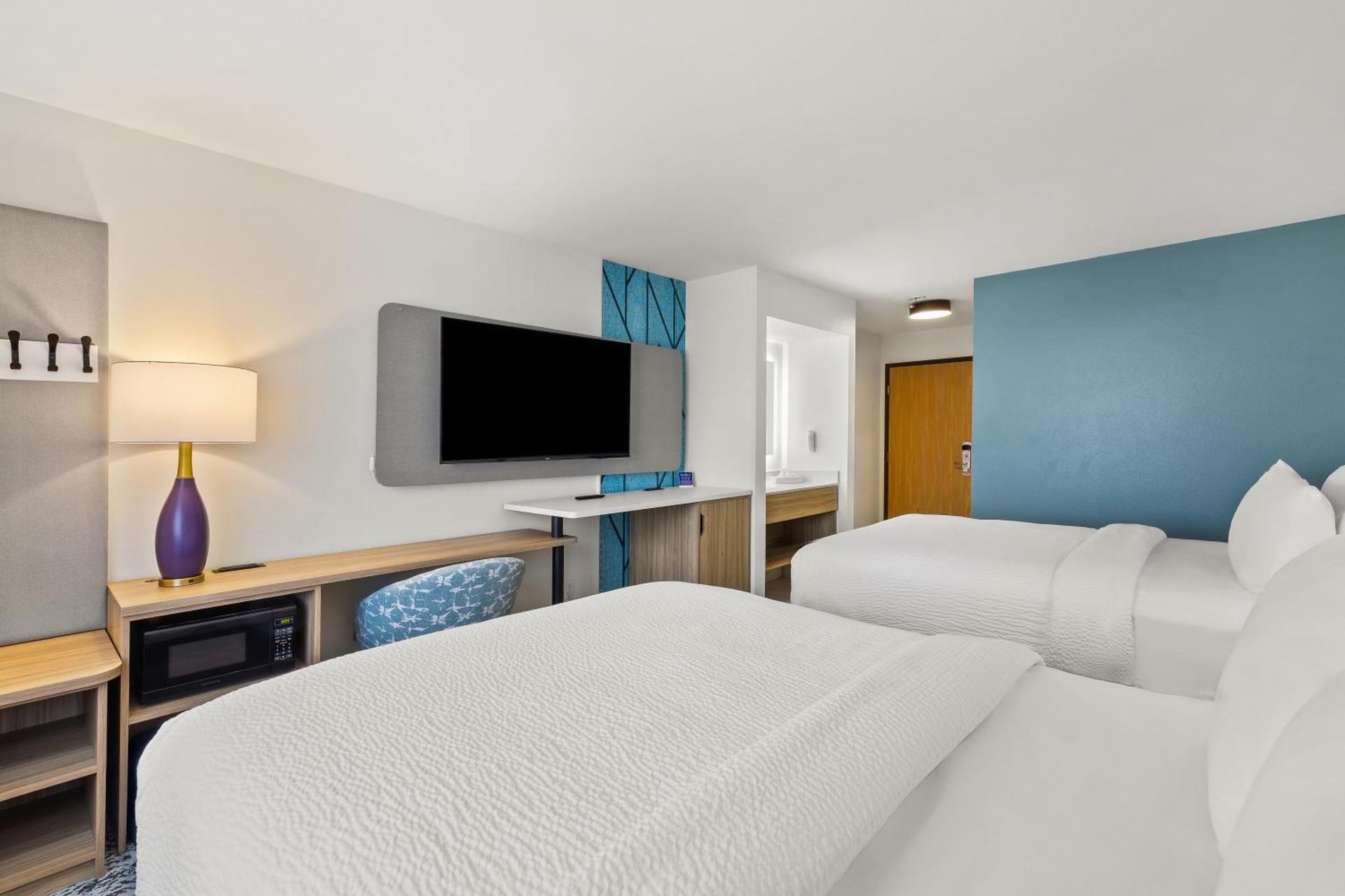 Queen Room with Two Queen Beds - Non Smoking