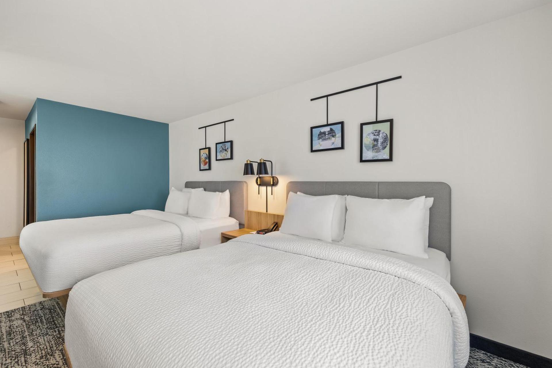 Queen Room with Two Queen Beds - Non Smoking