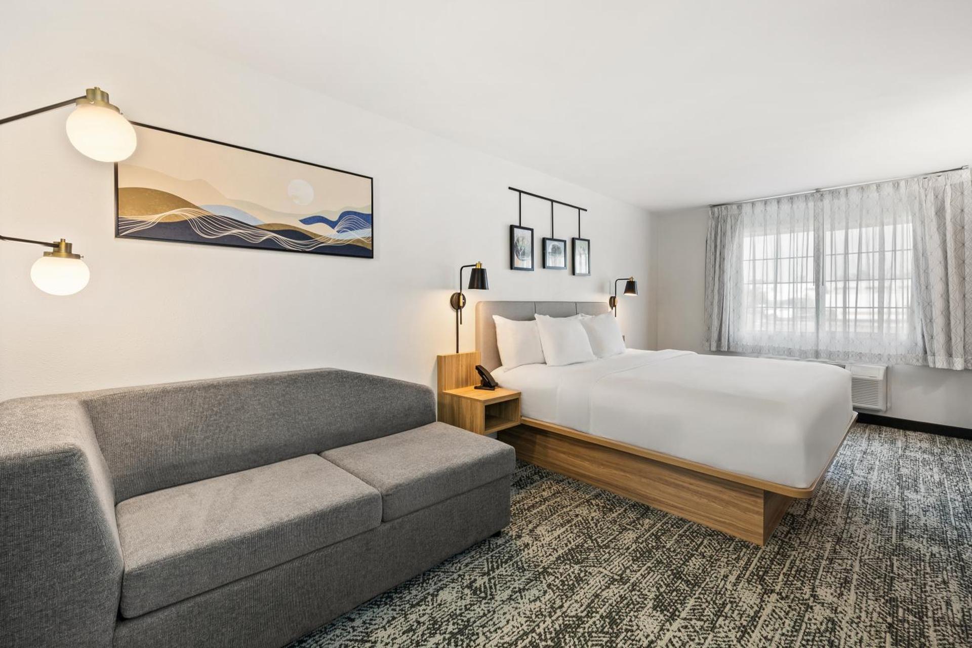 Standard King Suite - Non-Smoking