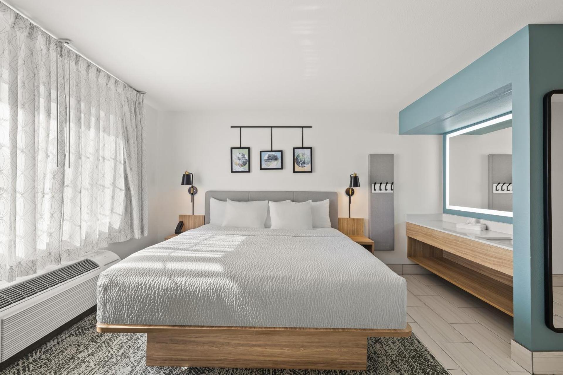 King Suite with Whirlpool - Non-smoking