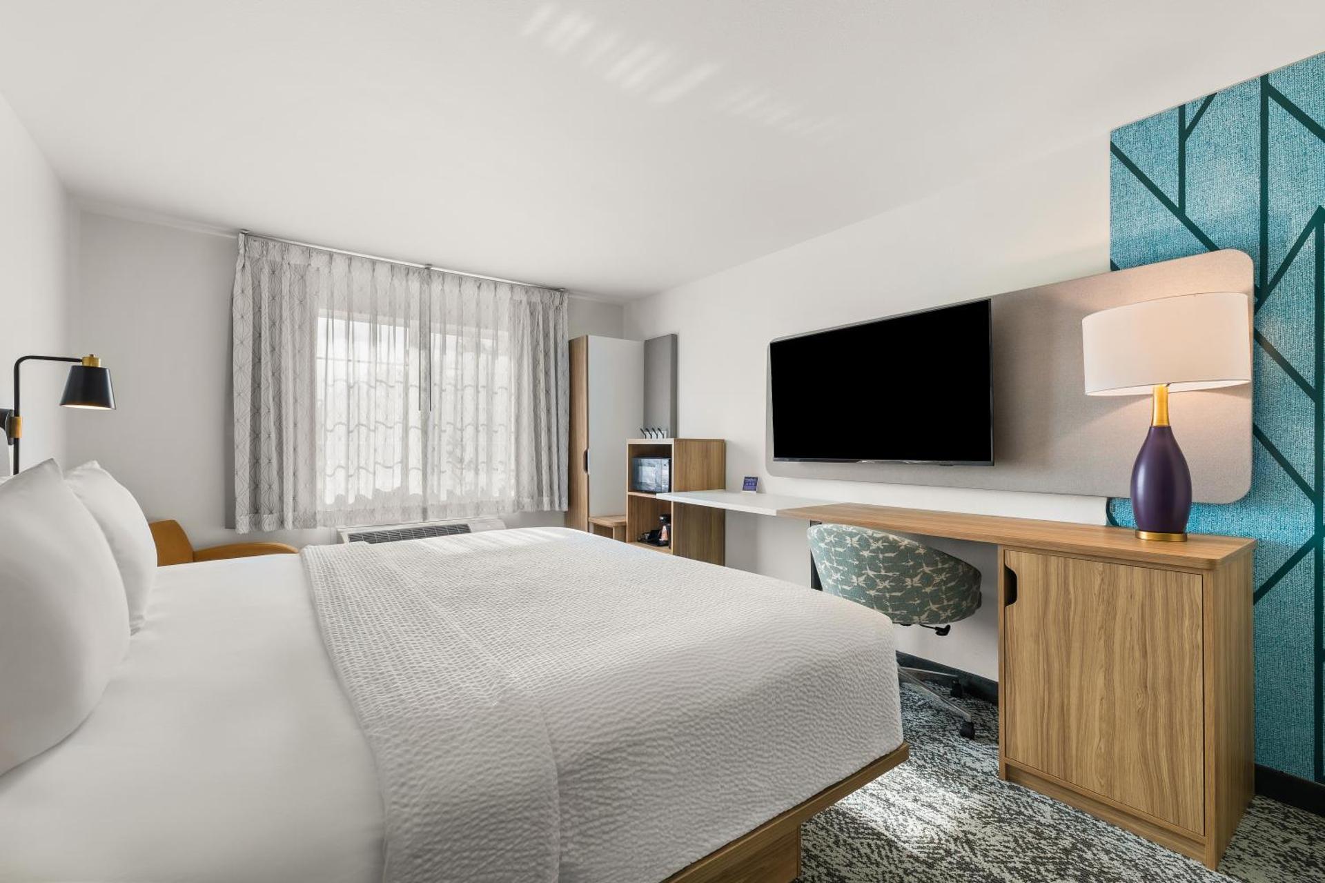 Queen Room - Mobility/Hearing Accessible - Non-Smoking