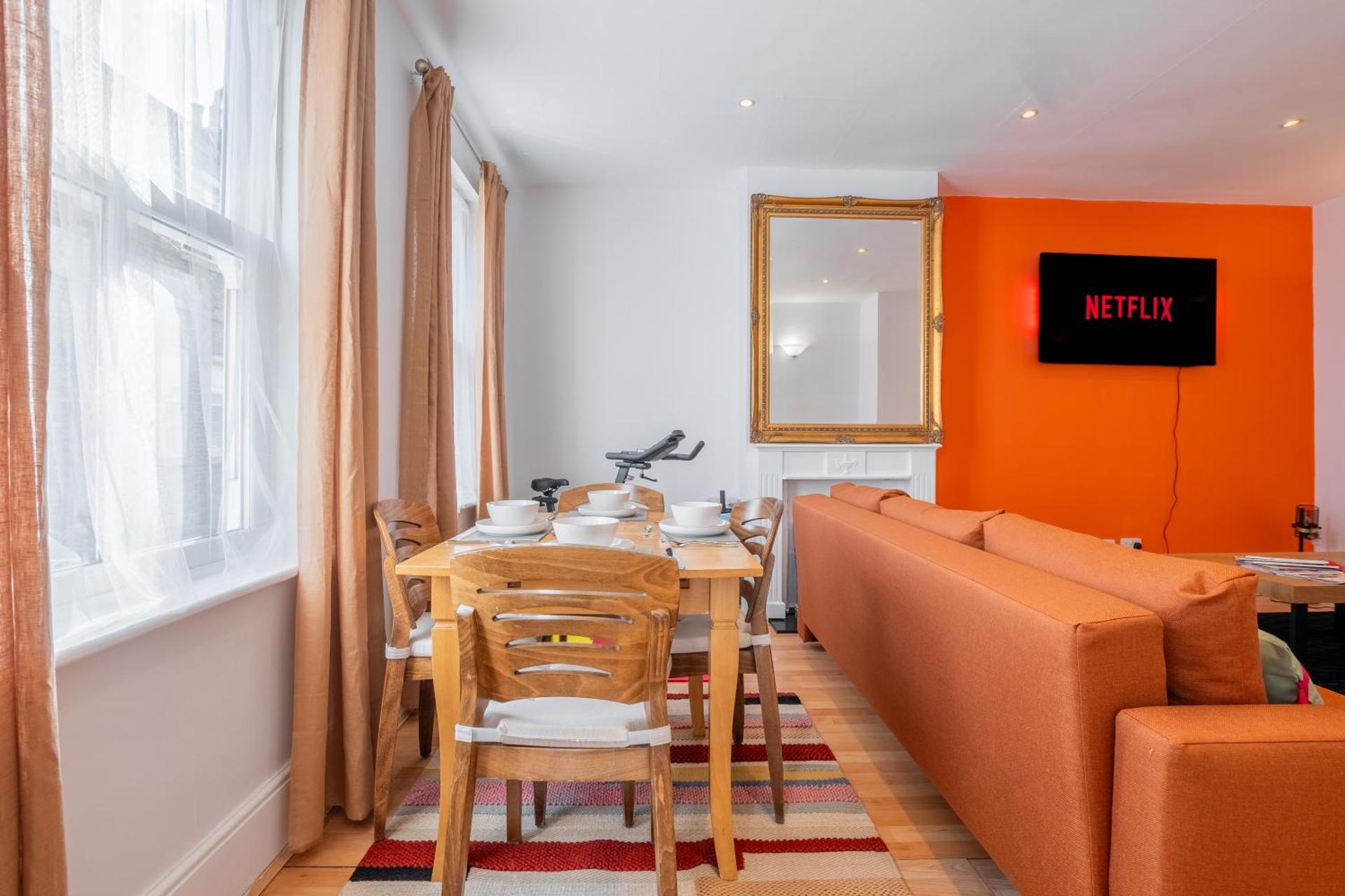 Huge 4 BR, 30s to Tube, 3 Bath & Gym Gear