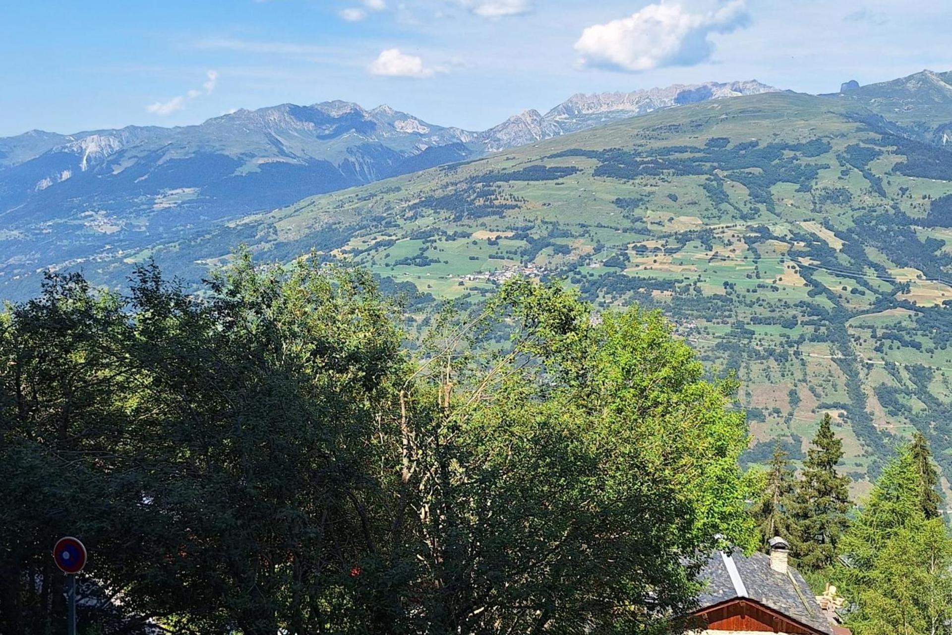 3-rooms apartment in front of snow