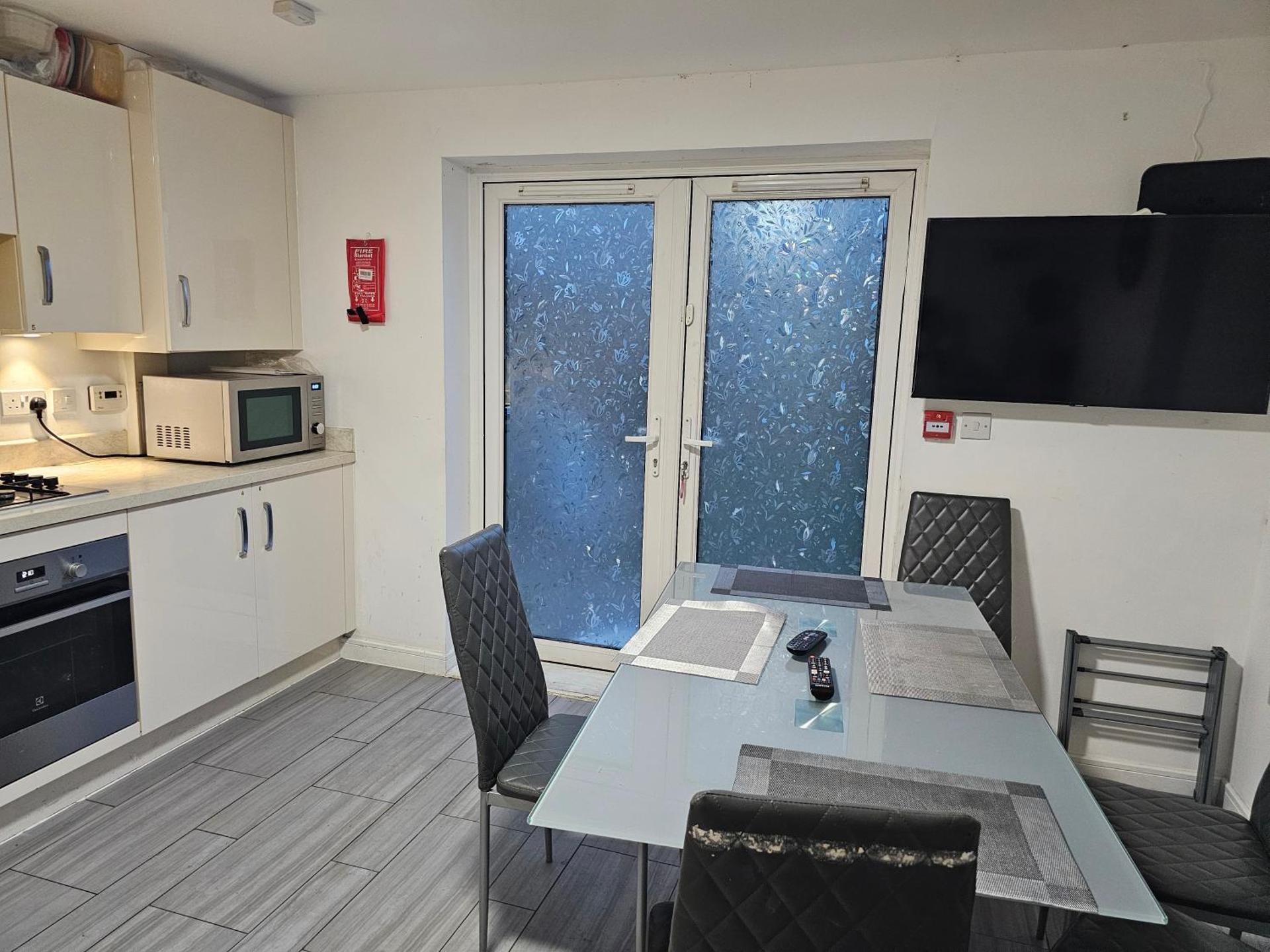 Fabulous Room in Dartford R1